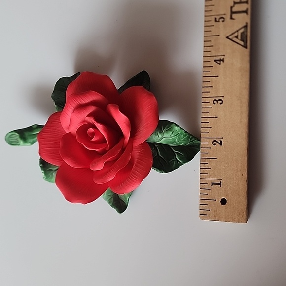Mr. Lincon, Red ROSE on Vine Decorative. Americans Favorite Porcelain Flower. - Picture 9 of 10